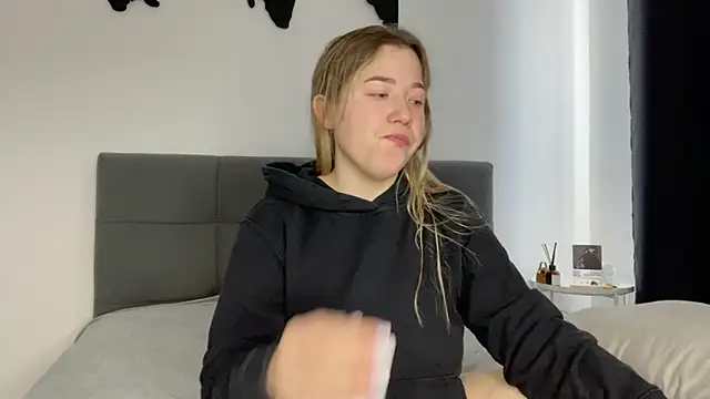 Embersweetbunny online show from 01.13.25