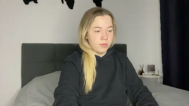 Embersweetbunny online show from 01.14.25