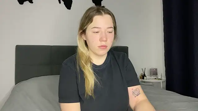 Embersweetbunny online show from 01.15.25