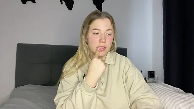 Embersweetbunny online show from 01.19.25