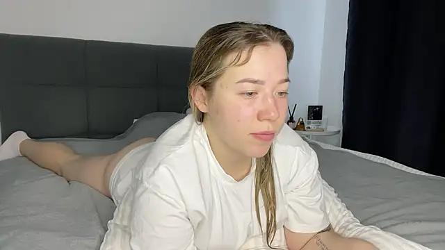 Embersweetbunny online show from 01.20.25