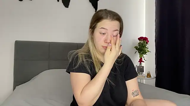 Embersweetbunny online show from 01.27.25