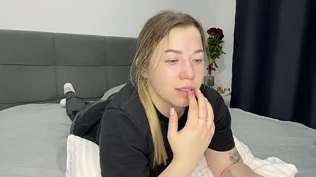 Embersweetbunny online show from 01.27.25