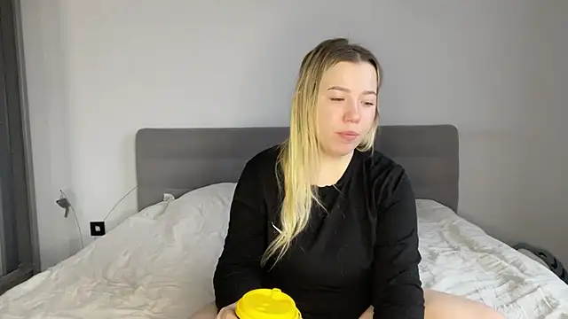 Embersweetbunny online show from 12.21.25