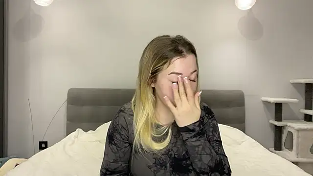 Embersweetbunny online show from 01.06.26