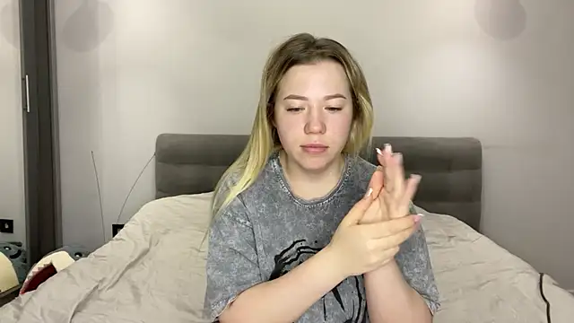 Embersweetbunny online show from 01.11.26