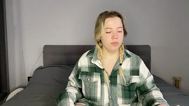 Embersweetbunny online show from 01.14.26