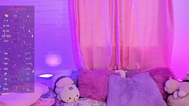 Snapshot of pink_quarz chatting on 12.21.24 pink quarz online show from 12.21.24