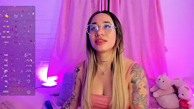 Snapshot of pink_quarz chatting on 01.11.25 pink quarz online show from 01.11.25