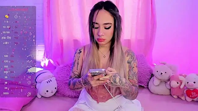 Snapshot of pink_quarz chatting on 03.19.25 pink quarz online show from 03.19.25