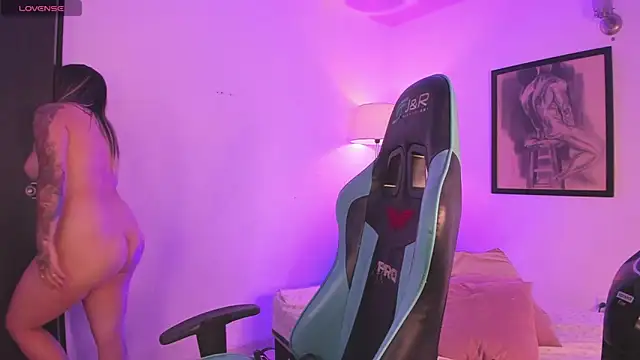 Snapshot of pink_quarz chatting on 10.05.25 pink quarz online show from 10.05.25