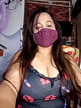 Snapshot of albelasummi702 chatting on 10.13.25 albelasummi702 online show from 10.13.25