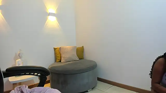 Lizzie Williams  online show from 10.02.25