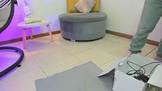 Lizzie Williams  online show from 12.22.25