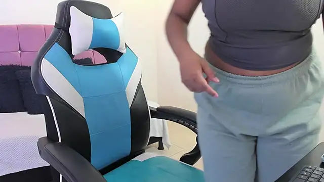 Lizzie Williams  online show from 03.31.26