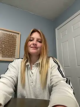 Snapshot of PhatAssBlond chatting on 12.01.24 PhatAssBlond online show from 12.01.24