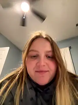 Snapshot of PhatAssBlond chatting on 12.02.24 PhatAssBlond online show from 12.02.24