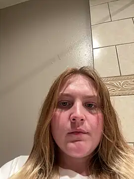 Snapshot of PhatAssBlond chatting on 12.08.24 PhatAssBlond online show from 12.08.24