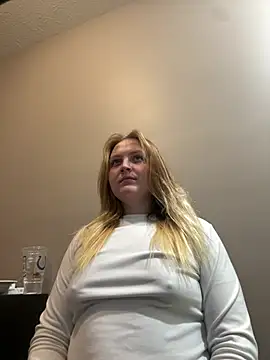 Snapshot of PhatAssBlond chatting on 12.15.24 PhatAssBlond online show from 12.15.24