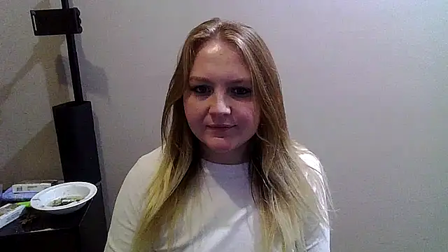 Snapshot of PhatAssBlond chatting on 12.16.24 PhatAssBlond online show from 12.16.24