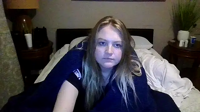Snapshot of PhatAssBlond chatting on 12.16.24 PhatAssBlond online show from 12.16.24