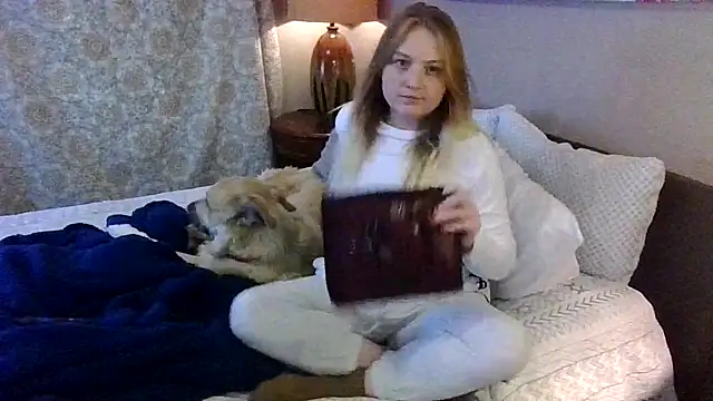 Snapshot of PhatAssBlond chatting on 12.17.24 PhatAssBlond online show from 12.17.24