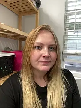 Snapshot of PhatAssBlond chatting on 12.20.24 PhatAssBlond online show from 12.20.24