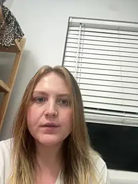 Snapshot of PhatAssBlond chatting on 12.21.24 PhatAssBlond online show from 12.21.24