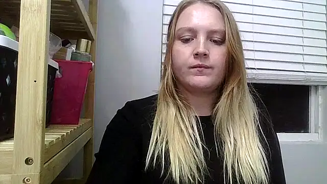 Snapshot of PhatAssBlond chatting on 12.22.24 PhatAssBlond online show from 12.22.24