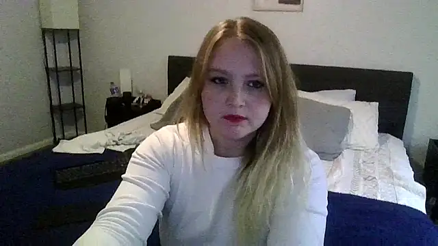 Snapshot of PhatAssBlond chatting on 12.25.24 PhatAssBlond online show from 12.25.24