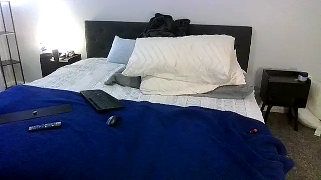 Snapshot of PhatAssBlond chatting on 12.25.24 PhatAssBlond online show from 12.25.24