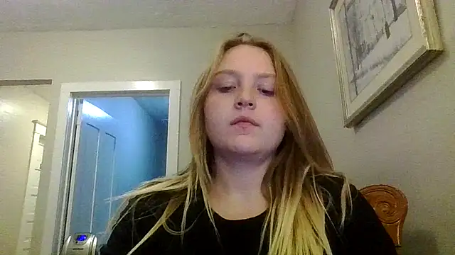 Snapshot of PhatAssBlond chatting on 12.27.24 PhatAssBlond online show from 12.27.24