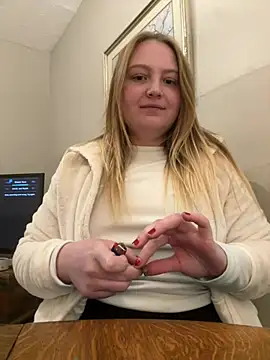 Snapshot of PhatAssBlond chatting on 01.08.25 PhatAssBlond online show from 01.08.25