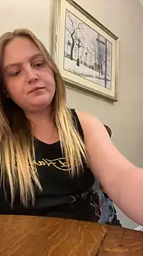 Snapshot of PhatAssBlond chatting on 01.09.25 PhatAssBlond online show from 01.09.25
