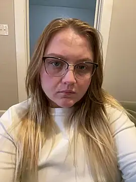 Snapshot of PhatAssBlond chatting on 01.10.25 PhatAssBlond online show from 01.10.25