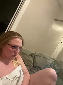 Snapshot of PhatAssBlond chatting on 01.11.25 PhatAssBlond online show from 01.11.25