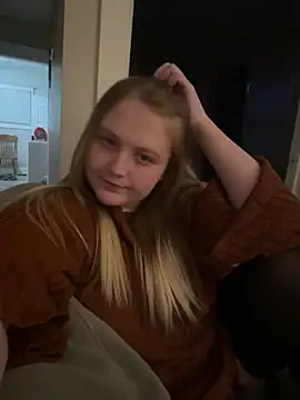 Snapshot of PhatAssBlond chatting on 01.22.25 PhatAssBlond online show from 01.22.25