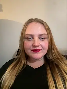 Snapshot of PhatAssBlond chatting on 02.12.25 PhatAssBlond online show from 02.12.25