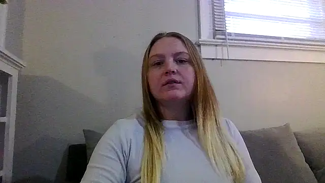 Snapshot of PhatAssBlond chatting on 02.15.25 PhatAssBlond online show from 02.15.25