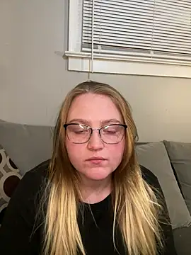 Snapshot of PhatAssBlond chatting on 02.18.25 PhatAssBlond online show from 02.18.25