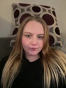 Snapshot of PhatAssBlond chatting on 02.19.25 PhatAssBlond online show from 02.19.25