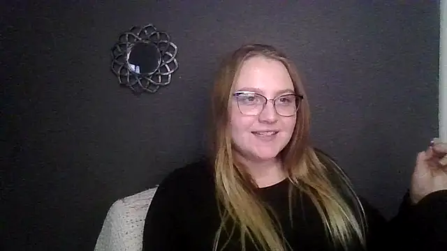 Snapshot of PhatAssBlond chatting on 02.21.25 PhatAssBlond online show from 02.21.25