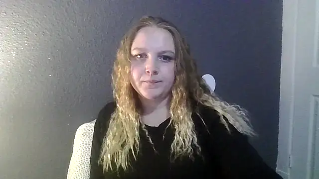 Snapshot of PhatAssBlond chatting on 02.21.25 PhatAssBlond online show from 02.21.25