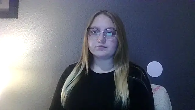 Snapshot of PhatAssBlond chatting on 02.24.25 PhatAssBlond online show from 02.24.25