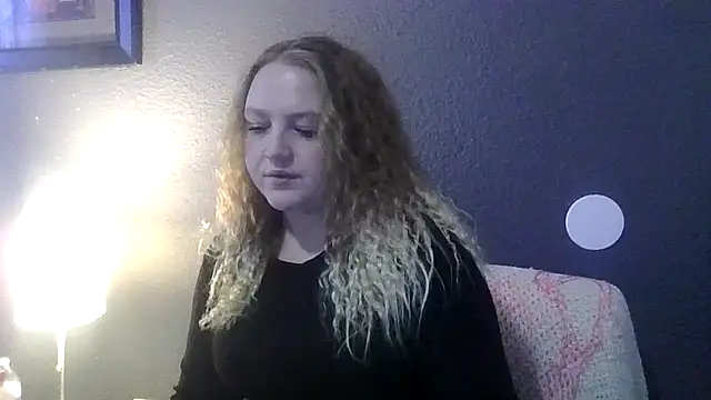 Snapshot of PhatAssBlond chatting on 02.25.25 PhatAssBlond online show from 02.25.25