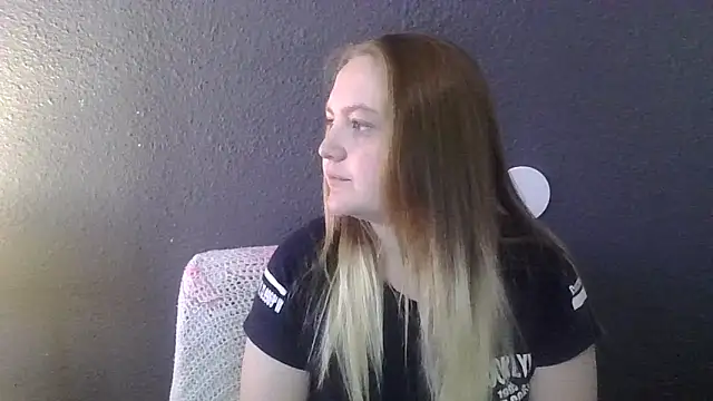 Snapshot of PhatAssBlond chatting on 02.28.25 PhatAssBlond online show from 02.28.25