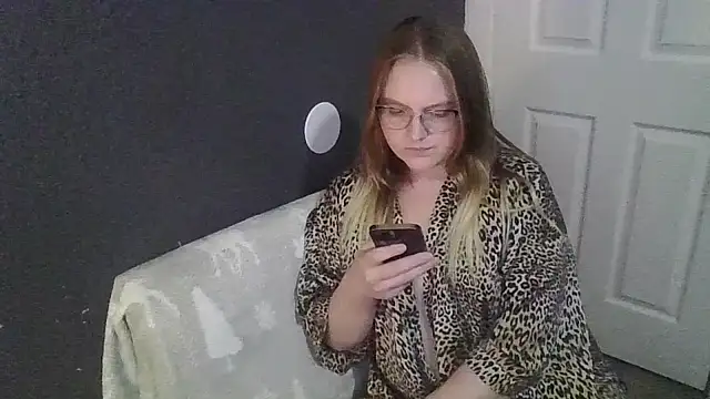Snapshot of PhatAssBlond chatting on 03.05.25 PhatAssBlond online show from 03.05.25