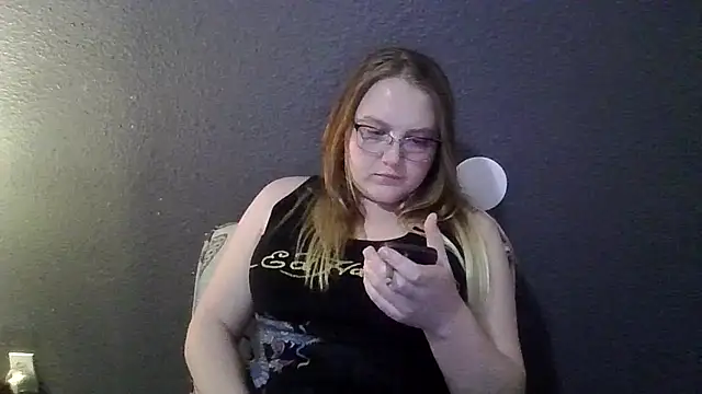 Snapshot of PhatAssBlond chatting on 03.08.25 PhatAssBlond online show from 03.08.25