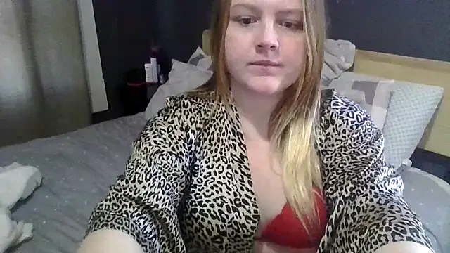Snapshot of PhatAssBlond chatting on 03.08.25 PhatAssBlond online show from 03.08.25