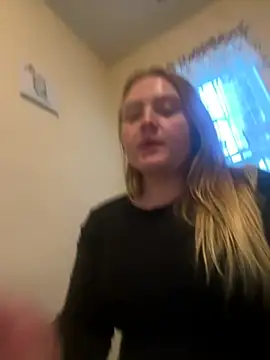 Snapshot of PhatAssBlond chatting on 03.19.25 PhatAssBlond online show from 03.19.25